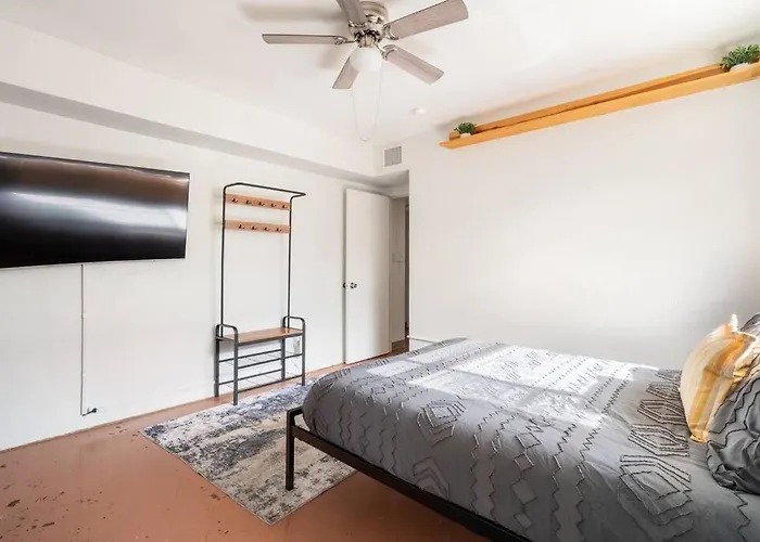 Bright & Airy Near Uofa, 2 Min To Banner *