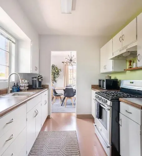 Bright & Airy Near Uofa, 2 Min To Banner Apartamento