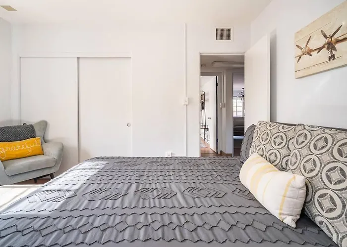 Bright & Airy Near Uofa, 2 Min To Banner Apartamento